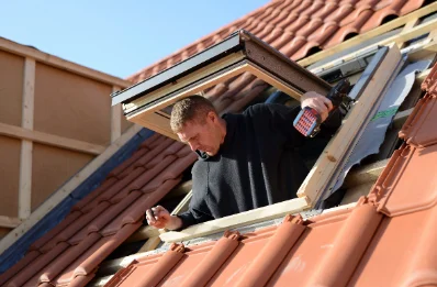 Pose de fenêtres de toit Velux à Hermeville
